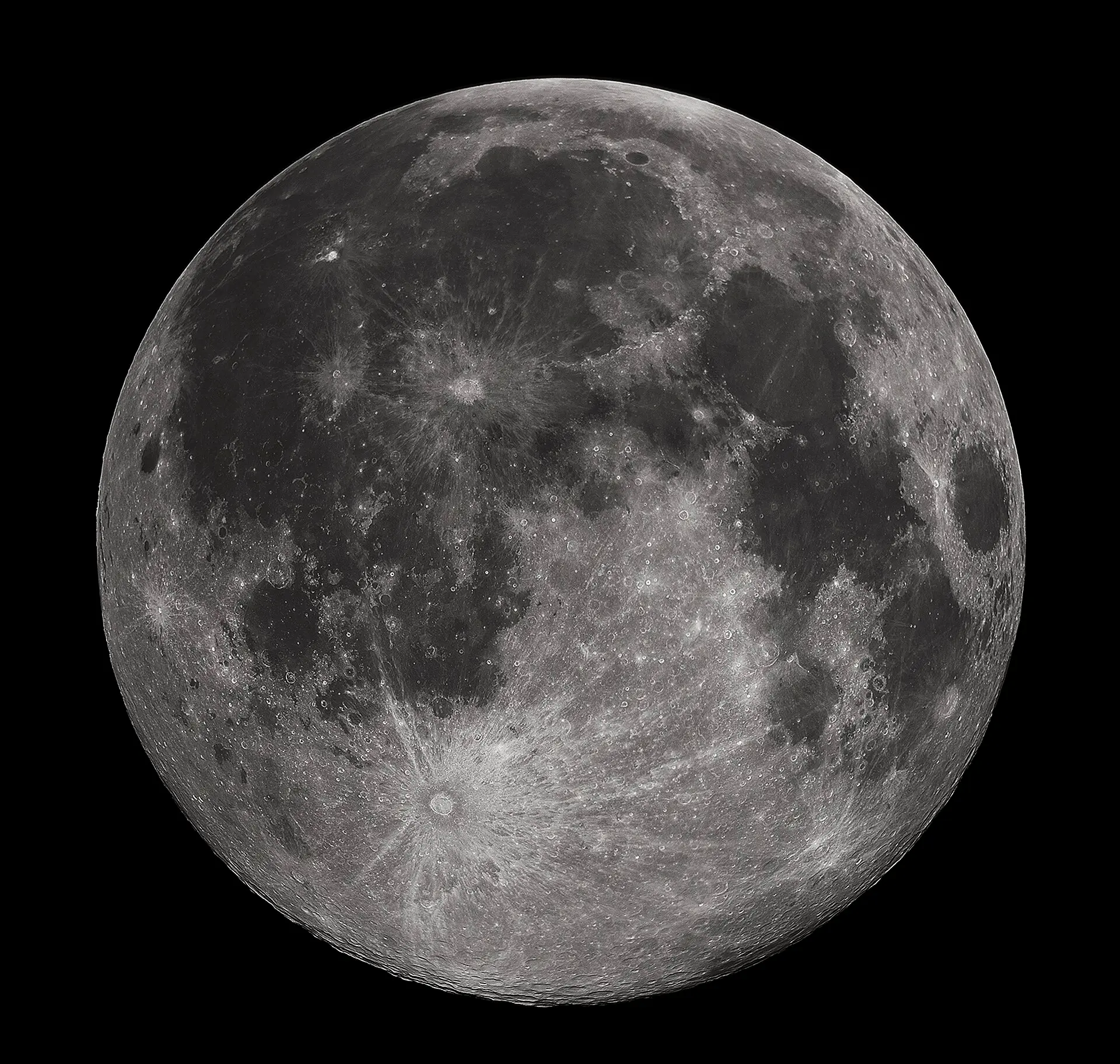 Pleine lune vue de la Terre, cratères bien visibles